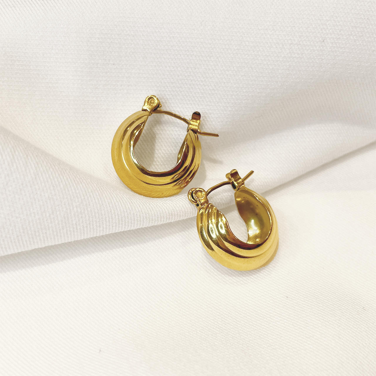 Wrinkles hoop earrings