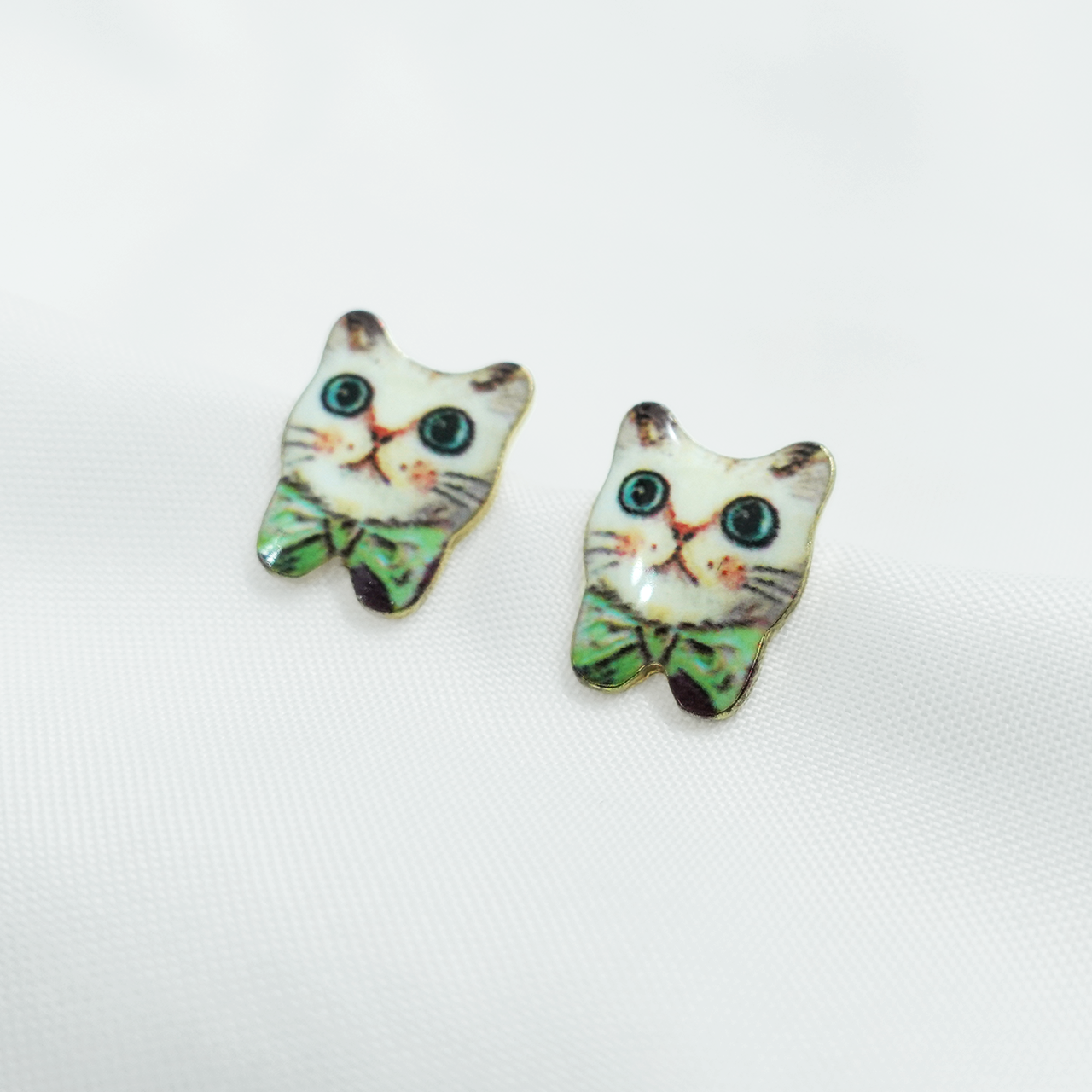 Charming Kitty Ribbon Studs