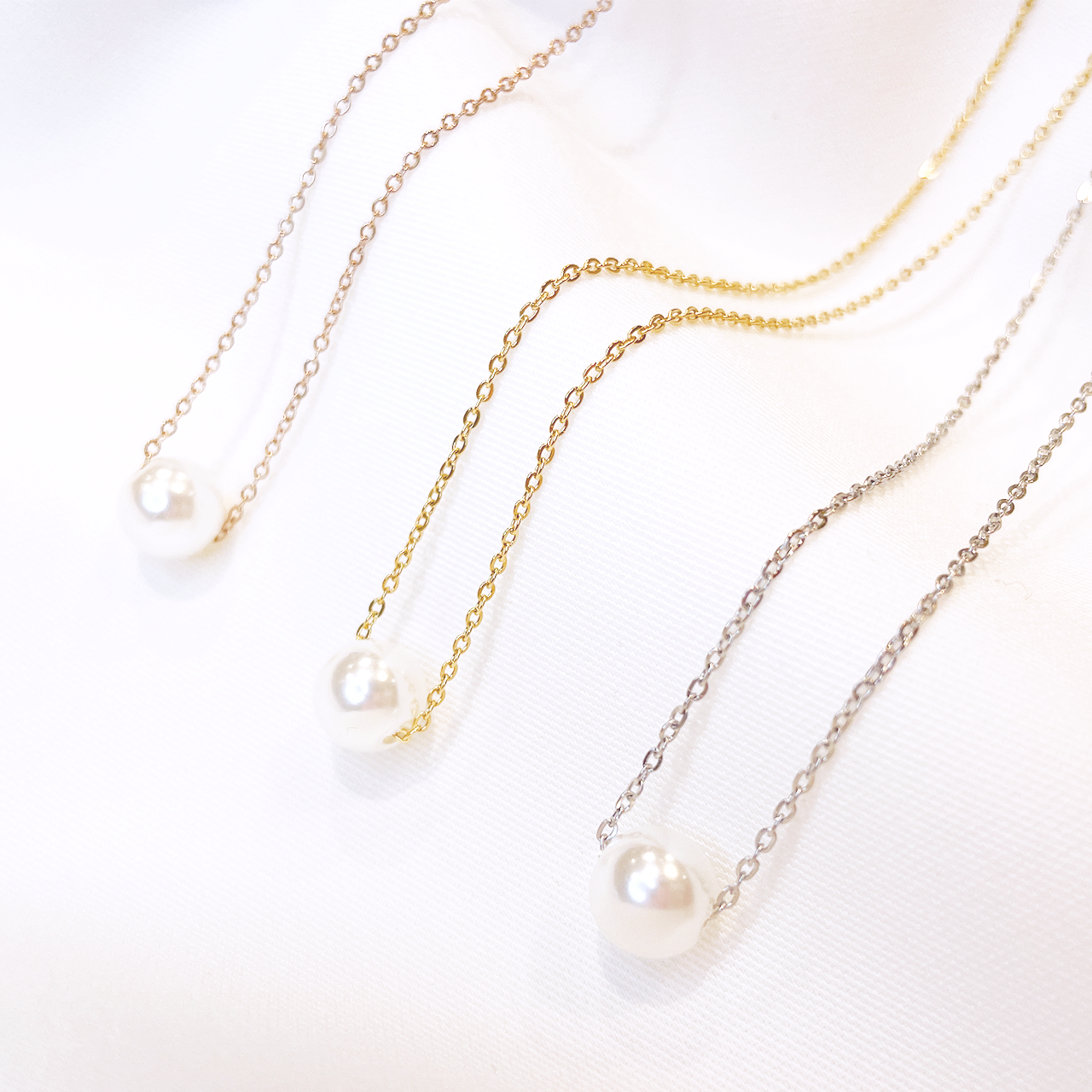 Classic Pearl Pendant Necklace