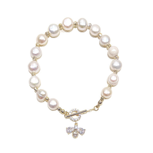 Freshwater Pearls Bracelet with Bee Charm