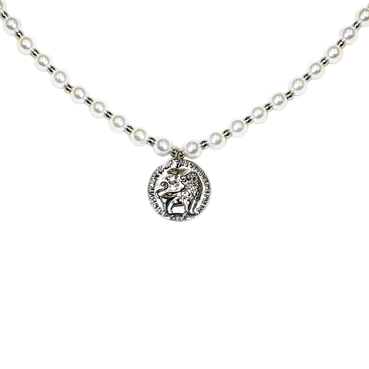 Lion Pendant Pearl Necklace